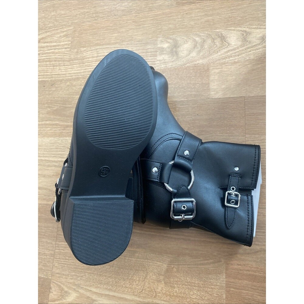 New Universal Thread Women's Connor Harness Buckle Ankle Boots Black 6.5 Wide - Picture 11 of 16